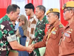 Kunjungan ke Ternggalek Pangdam V/Brawijaya Bantu Veteran dan Warakawuri