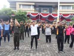 Peringati HUT Bhayangkara ke-79, Polresta Sidoarjo Gelar Senam Bersama Bupati Subandi