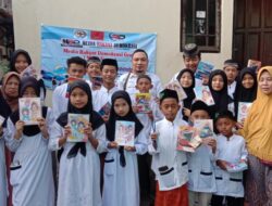 MRD Grup Santuni Yatim Piatu Dhuafa dengan Perlengkapan Sekolah