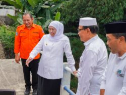 Gubernur Khofifah Targetkan Rekonstruksi Jembatan Penghubung di Pesantren Zainul Hasan Genggong Probolinggo