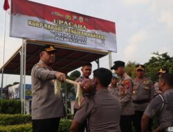 62 Anggota Polres Tuban Dimandikan Air Kembang