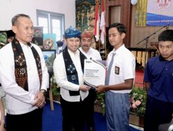 Wagub Emil Serahkan SK Pengurangan Masa Pidana bagi 121 Anak Binaan LPKA Kelas I Blitar