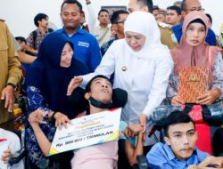 Sapa Bansos Titik ke-16 di Lamongan, Gubernur Khofifah untuk Dongkrak Ekonomi Masyarakat Jawa Timur