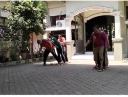 Toleransi SMKN 1 Surabaya Ternyata Lebih Mudah Raih Gelar Doktor Daripada Juara Lomba Bakiak