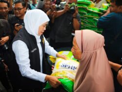 Jaga Harga Kebutuhan Bahan Pokok, Gubernur Khofifah Gelar Pasar Murah di Kota Malang