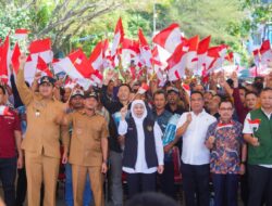 Gubernur Khofifah Serahkan Bantuan Khusus Bagi Nelayan Pacitan
