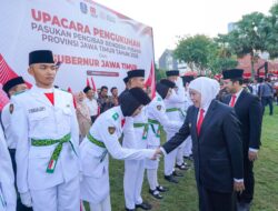 Gubernur Khofifah Kukuhkan 76 Anggota Paskibraka Jawa Timur