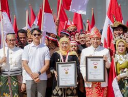 Ribuan Masyarakat Antusias dan Khidmat Ikuti Upacara HUT ke-80 RI Bersama Gubernur Khofifah dan Wagub Emil