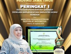 Gubernur Khofifah Terima Penghargaan dari Menteri Perindustrian RI