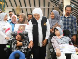 Gubernur Khofifah Salurkan Bansos, Zakat Produktif Hingga Alsintan Total Rp 16,1 Milyar