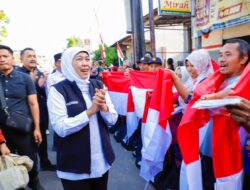 Gubernur Khofifah Gelontorkan 300 Drum Aspal Lewat Sharing System di Tulungagung