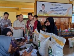 Anggota DPR RI Eko Wahyudi Bersama Bulog Salurkan Bantuan Beras Bagi Warga Tuban