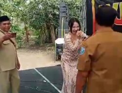 Viral Duet Bareng Biduan Di Saat Jam Dinas, ASN Kecamatan Banyuanyar Terancam Di Laporkan Ke Bupati Probolinggo.