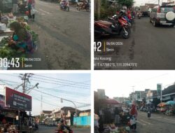 Pasar Tumpah di Ngariboyo Kepung Jalan Raya, Aktivitas Pagi Hari Ganggu Lalu Lintas