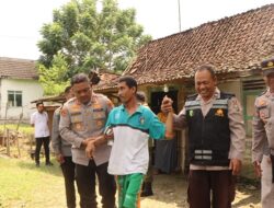 Kapolres Tuban Serahkan Bantuan untuk Warga Disabilitas