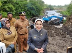 Masyarakat Desa Gesang Gotong Royong Perbaiki Irigasi Dam Klerek